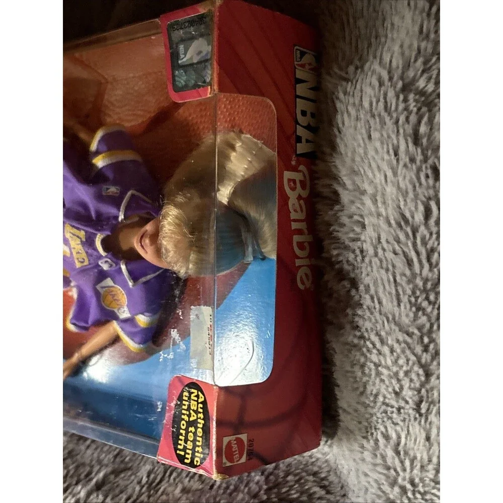 NEW - 1998 Mattel Barbie Doll NBA Los Angeles Lakers # 20704